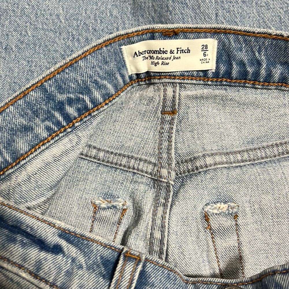 Abercrombie 90s relaxed high rise jean